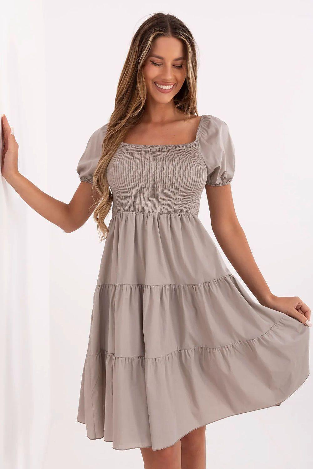 Beige tiered daydress with square neckline and short puff sleeves