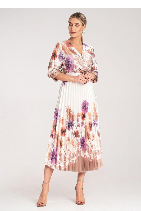 Floral daydress with V-neck, purple blooms, pleated skirt, belted waist, three-quarter sleeves