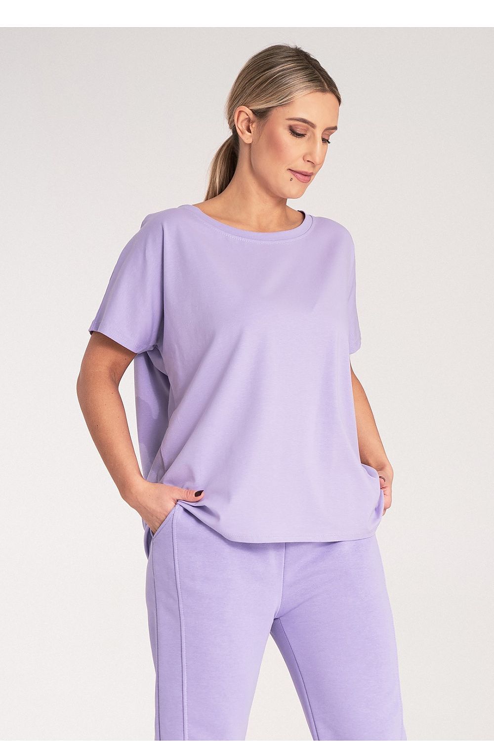 Violet crew-neck short-sleeve T-shirt with relaxed fit