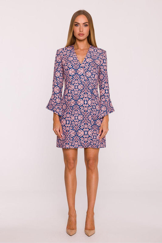 Blue and pink patterned daydress with V-neck and flared three-quarter sleeves, above-knee hem