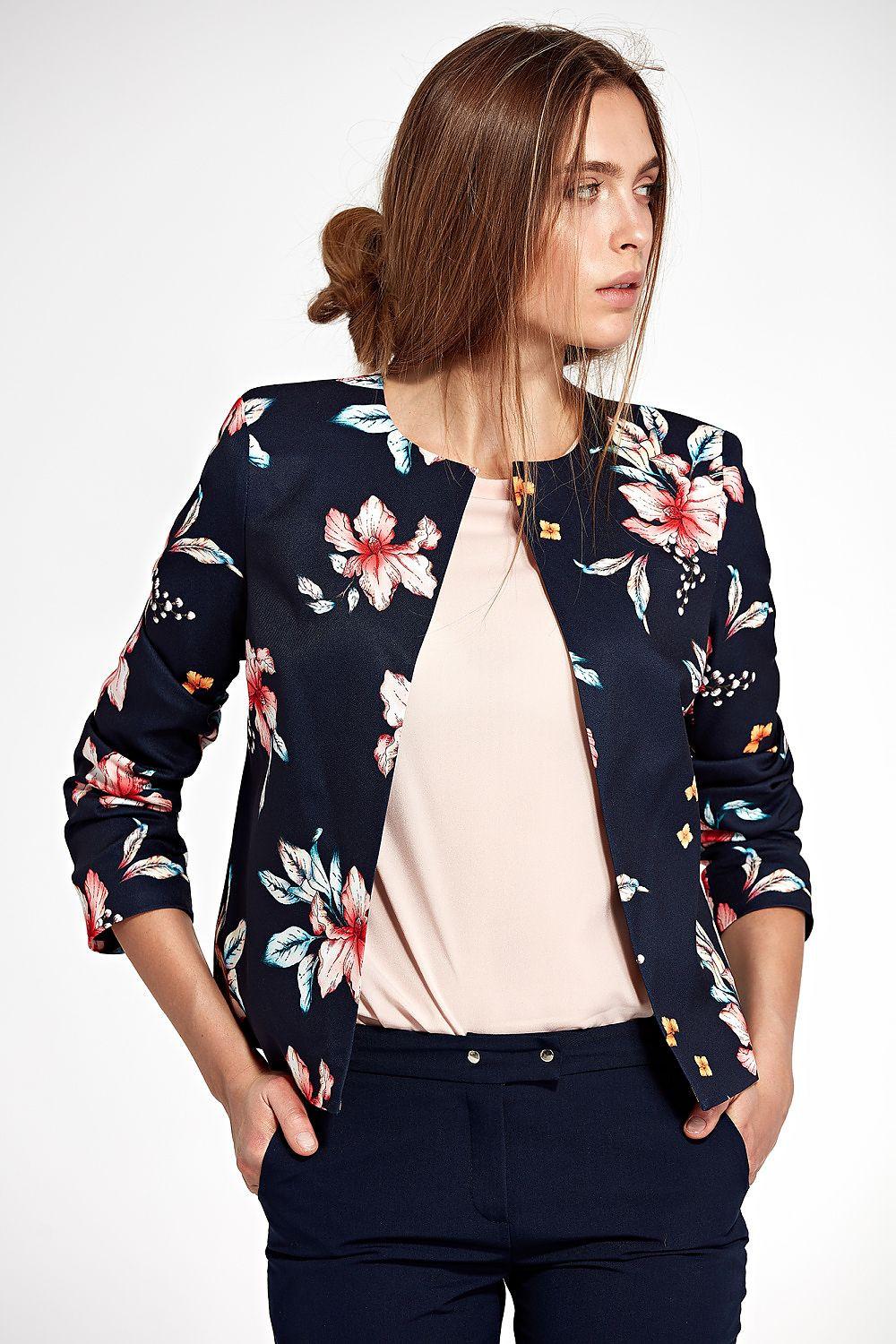 Floral short jacket in dark navy with multicolor blossoms, open front, 3/4 sleeves.