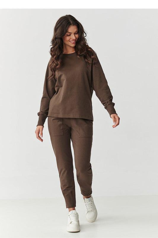 Makadamia set model 216942 in brown: crewneck sweatshirt with tapered jogger pants