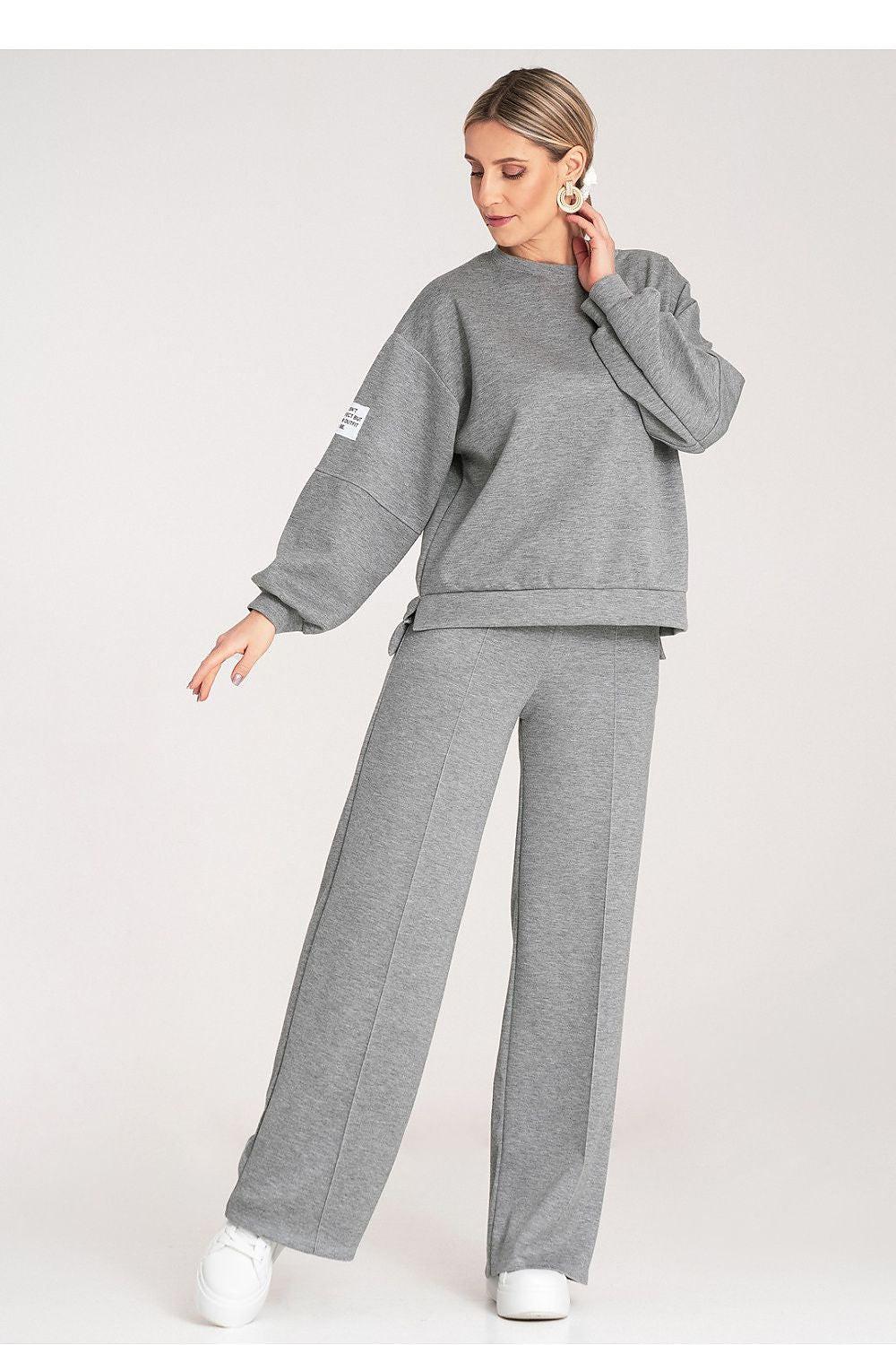 Grey two-piece loungewear set, side view, long sleeves and wide-leg trousers