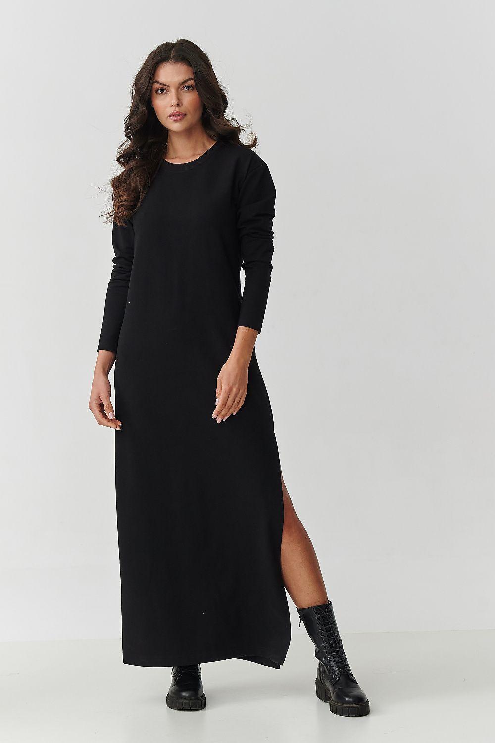 Black long-sleeve daydress with round neck, midi length, side slit