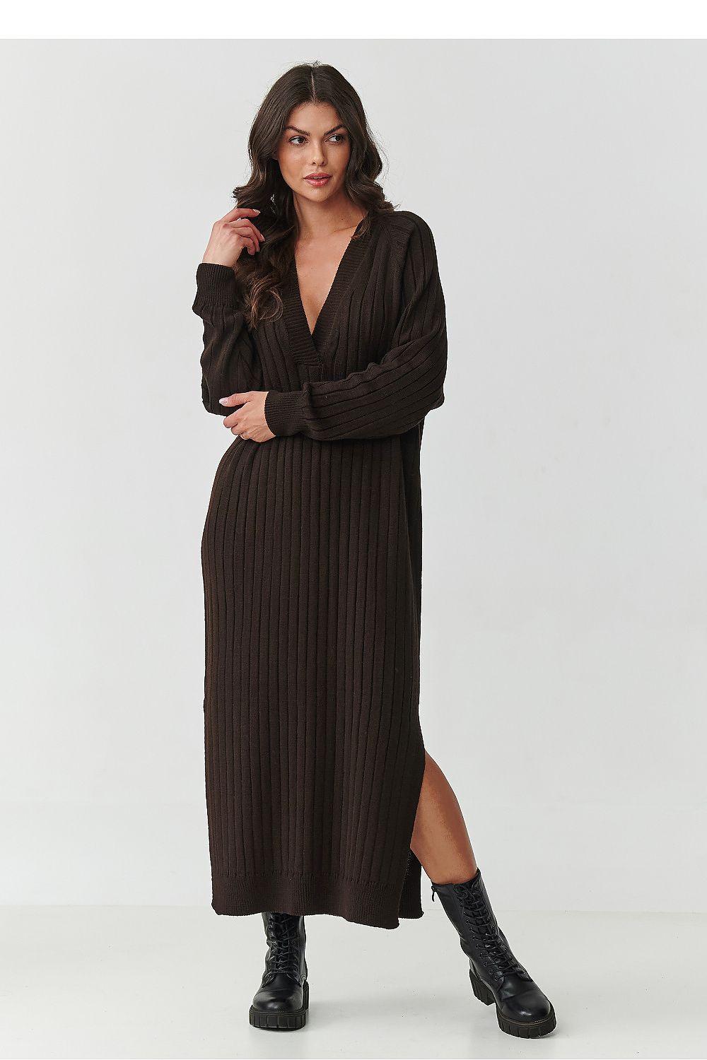 Ribbed knit daydress, dark brown, long sleeves, V-neck, side slit