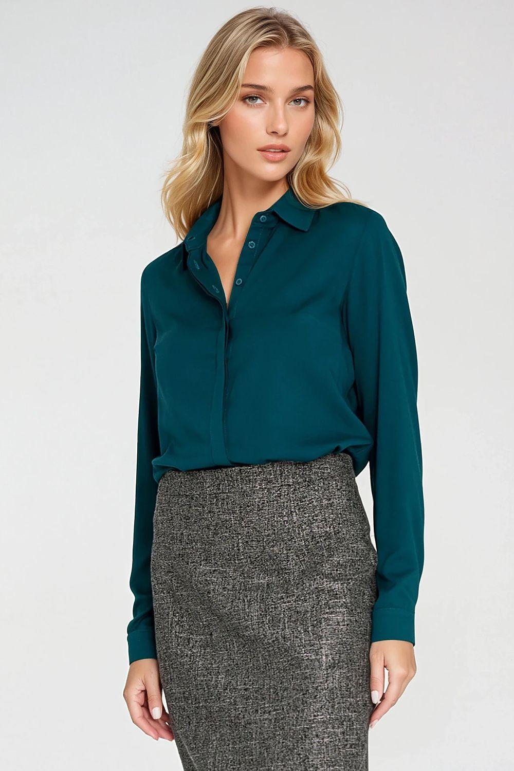 Long-sleeve shirt in teal green with point collar and button front