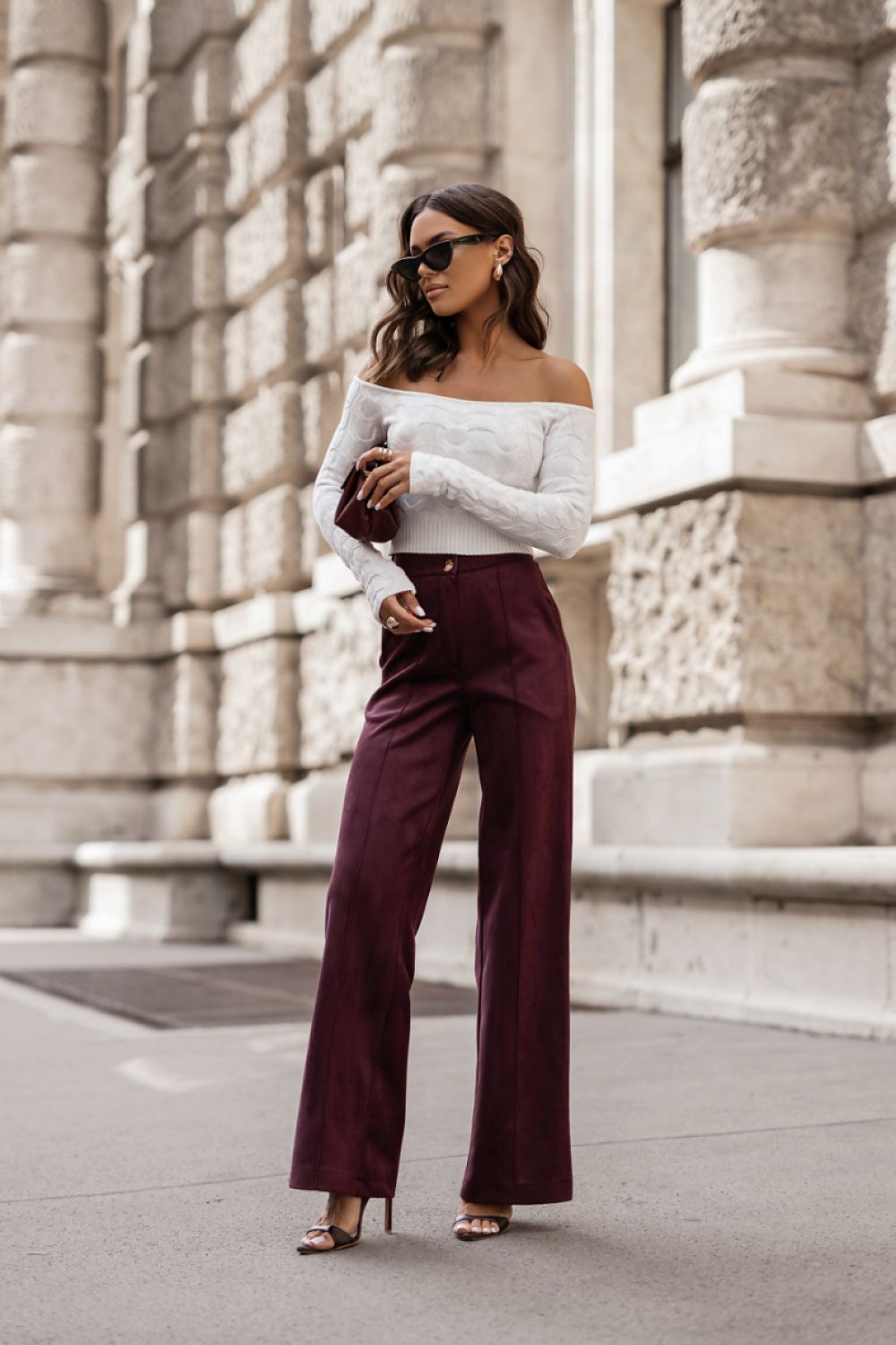 Women’s high-waist wide-leg trousers in burgundy with belt loops