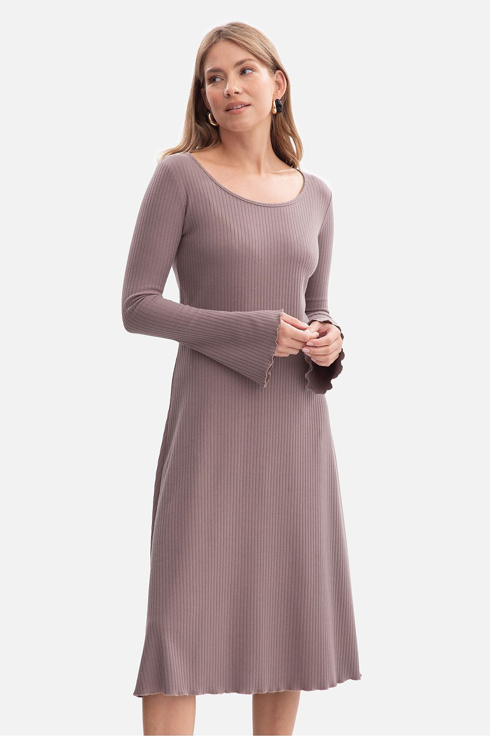 Ribbed daydress with long sleeves and scoop neck, midi wavy hem in taupe