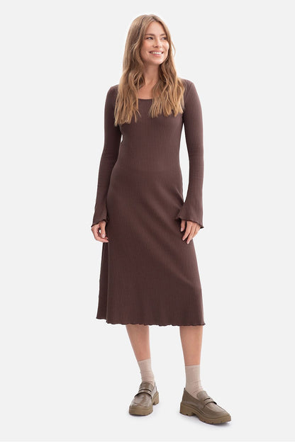 Ribbed daydress with long sleeves and scoop neck, midi wavy hem in brown
