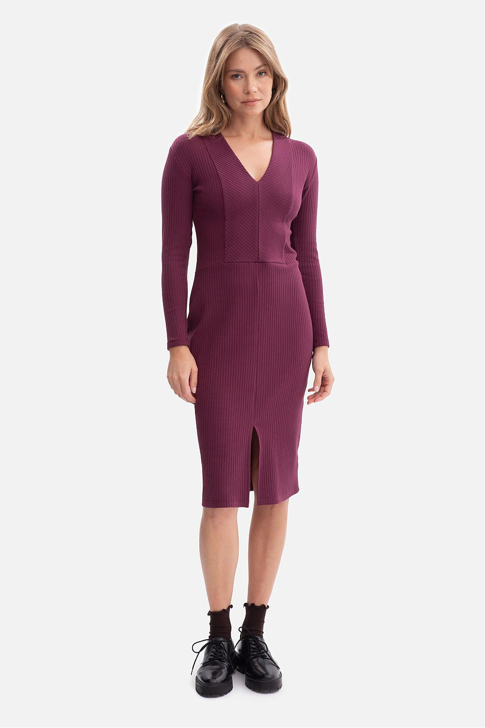 Violet ribbed daydress with V-neck, long sleeves, and front slit