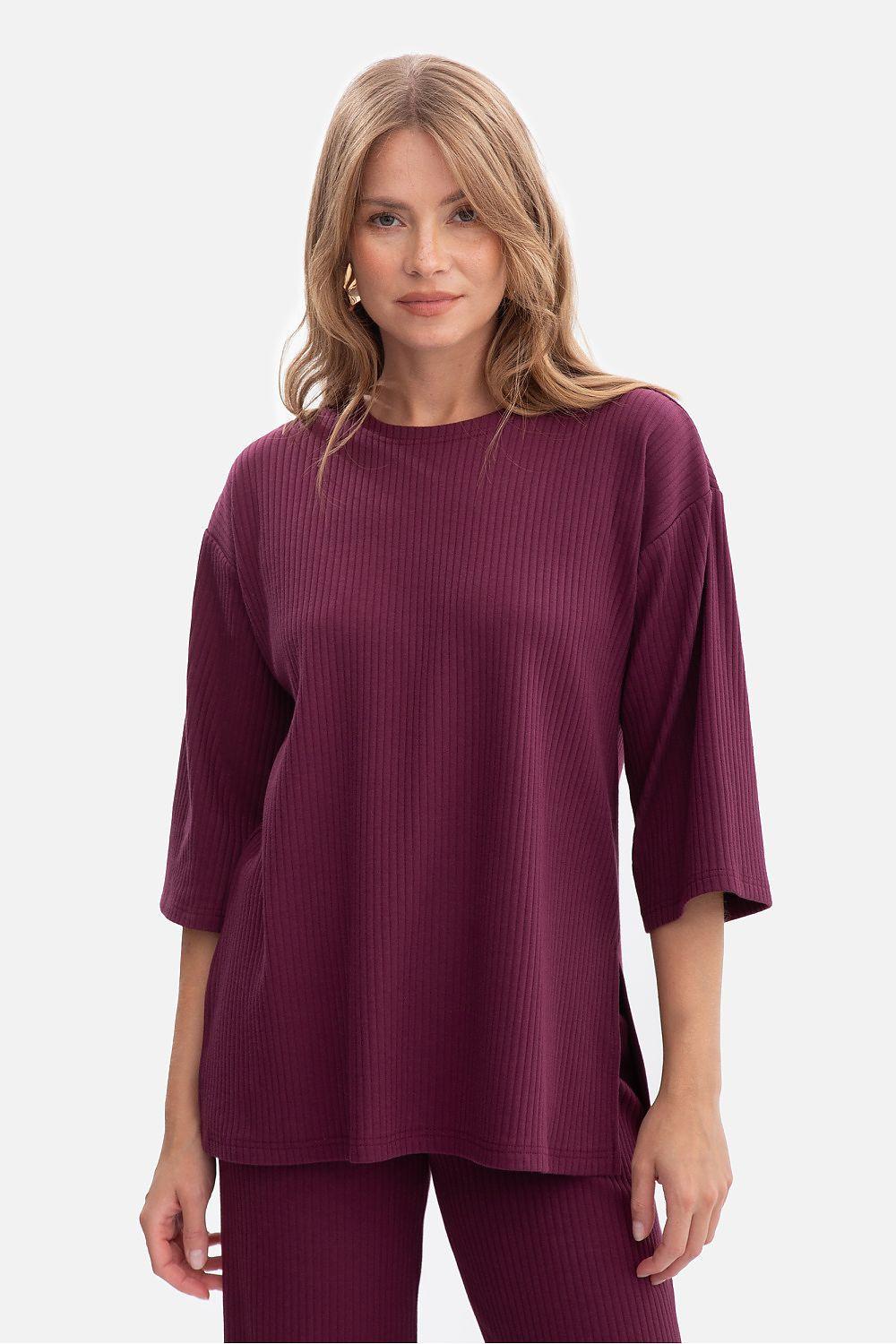Ribbed oversized violet blouse with 3/4 sleeves, relaxed curved hem