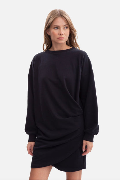 Oversized sweatshirt day dress in black, long sleeves and twisted drape at the front