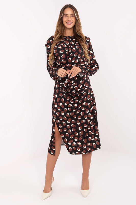 Geometric midi daydress in dark with red-brown dot pattern and draped waist detail