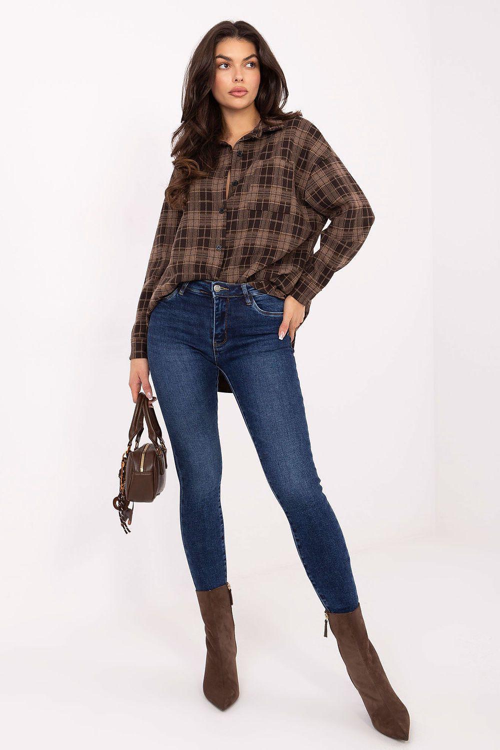 Blue skinny jeans, fitted ankle-length with five-pocket design