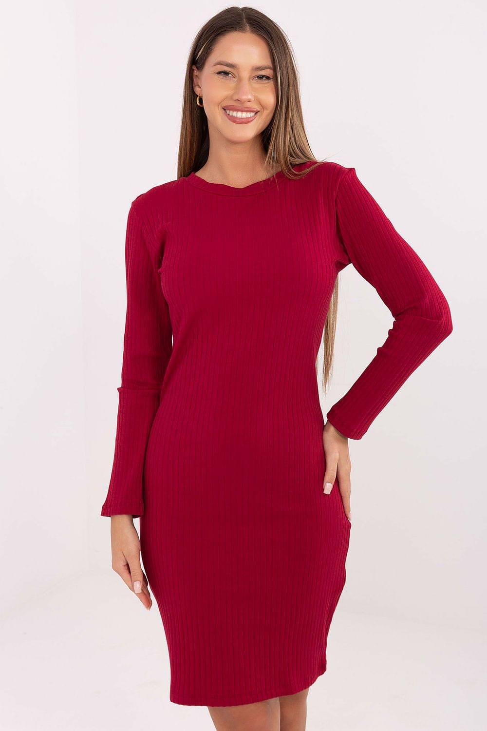 Red ribbed midi daydress with long sleeves and round neckline