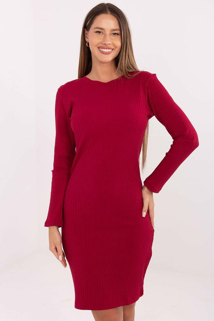 Red ribbed midi daydress with long sleeves and round neckline