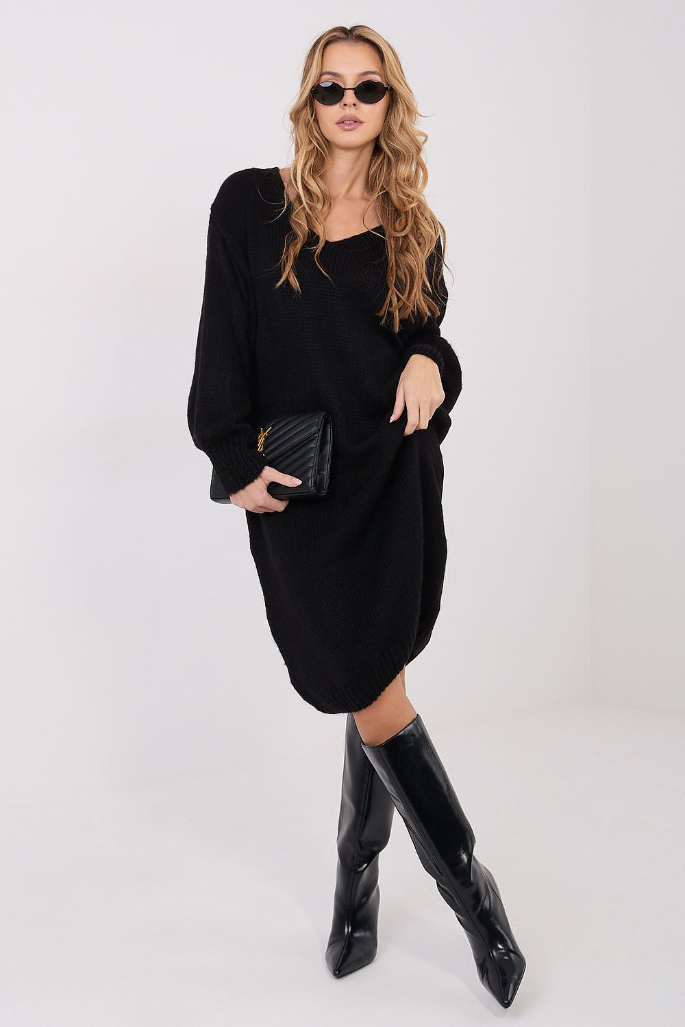 Oversized knit midi daydress in black, V-neck, long sleeves, relaxed fit.