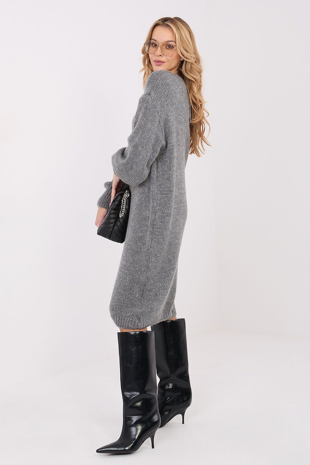 Oversized knit midi daydress in grey, V-neck, long sleeves, relaxed fit, side view.