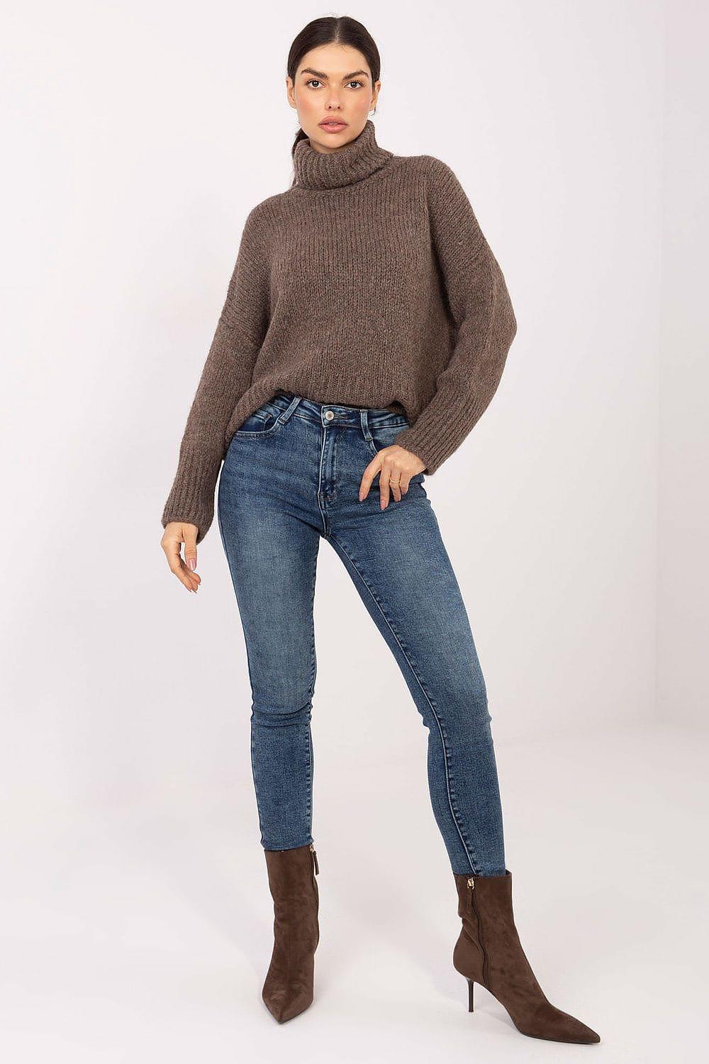 Blue skinny jeans, ankle length, five-pocket design