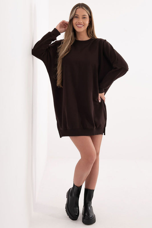Dark brown sweatshirt dress with relaxed fit, crew neck, oversized long sleeves