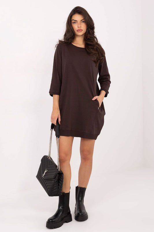 Brown 3/4-sleeve sweatshirt day dress with round neckline, loose fit, knee-length