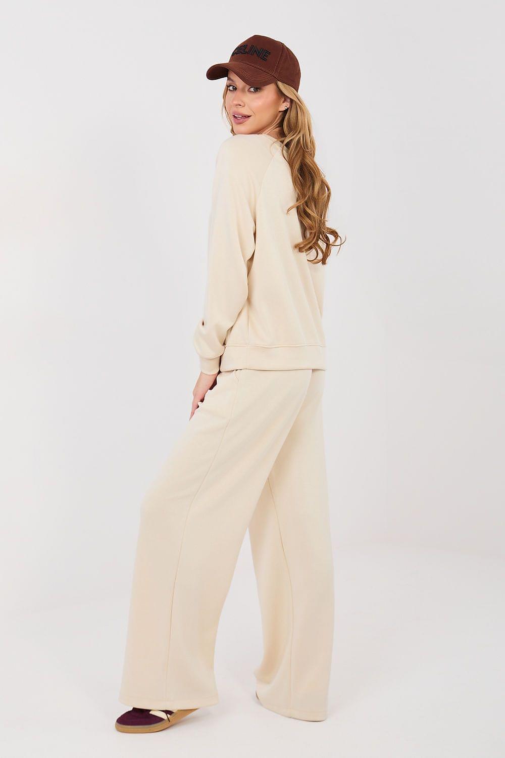 Cream long-sleeve sweatshirt and wide-leg trousers set, ribbed cuffs