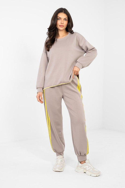 Beige tracksuit set with long-sleeve sweatshirt and joggers, yellow side stripes