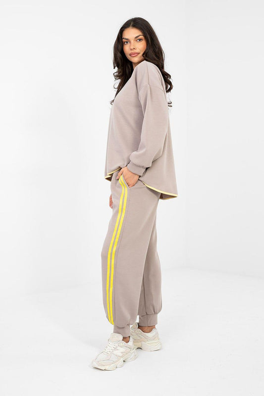Beige tracksuit set with long-sleeve sweatshirt and jogger pants, yellow side stripes