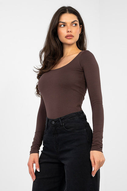 Long-sleeve fitted brown blouse with scoop neckline