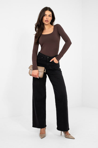 Long-sleeve fitted brown blouse with scoop neckline and straight hem