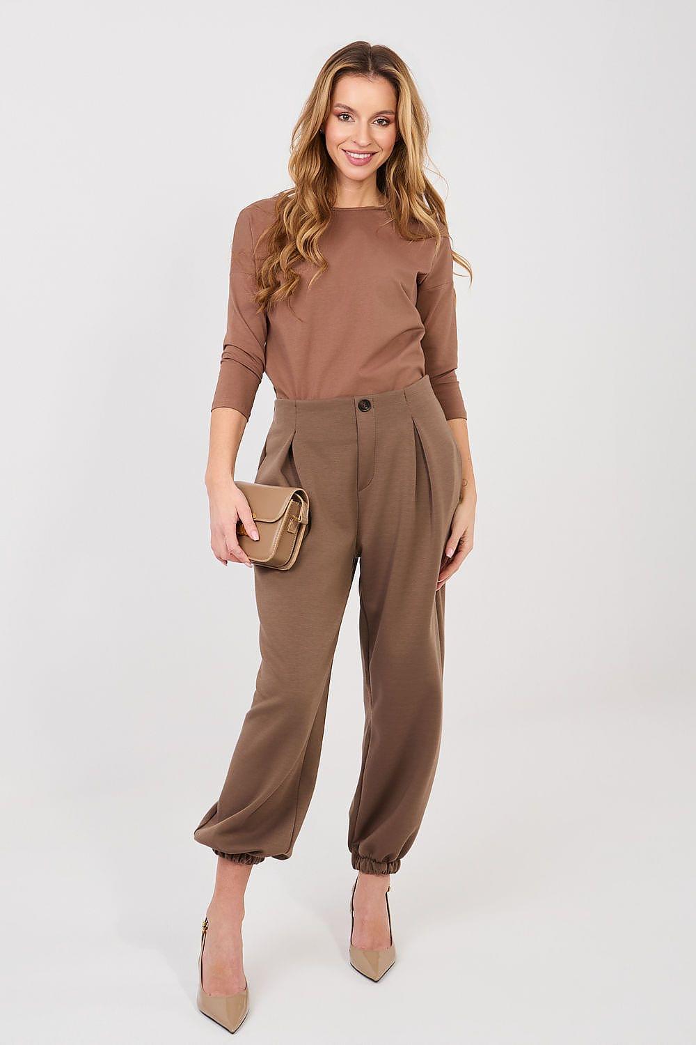 Brown tracksuit trousers with gathered elastic hems and side pockets.