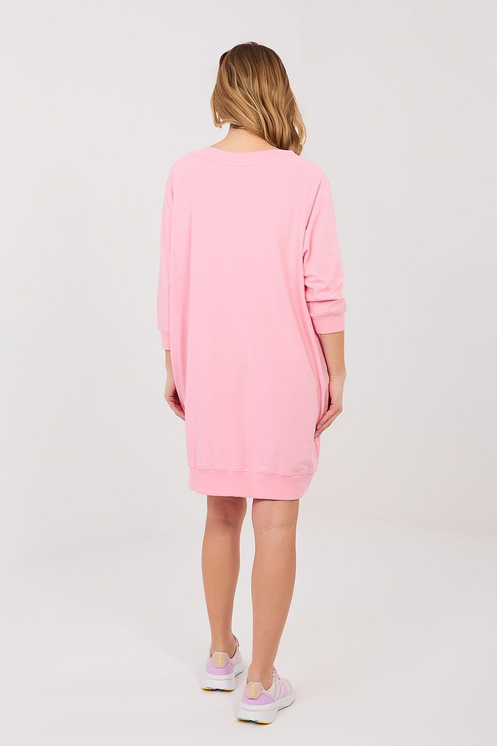 Pink daydress from the back with V-neck and three-quarter sleeves, above-knee length.