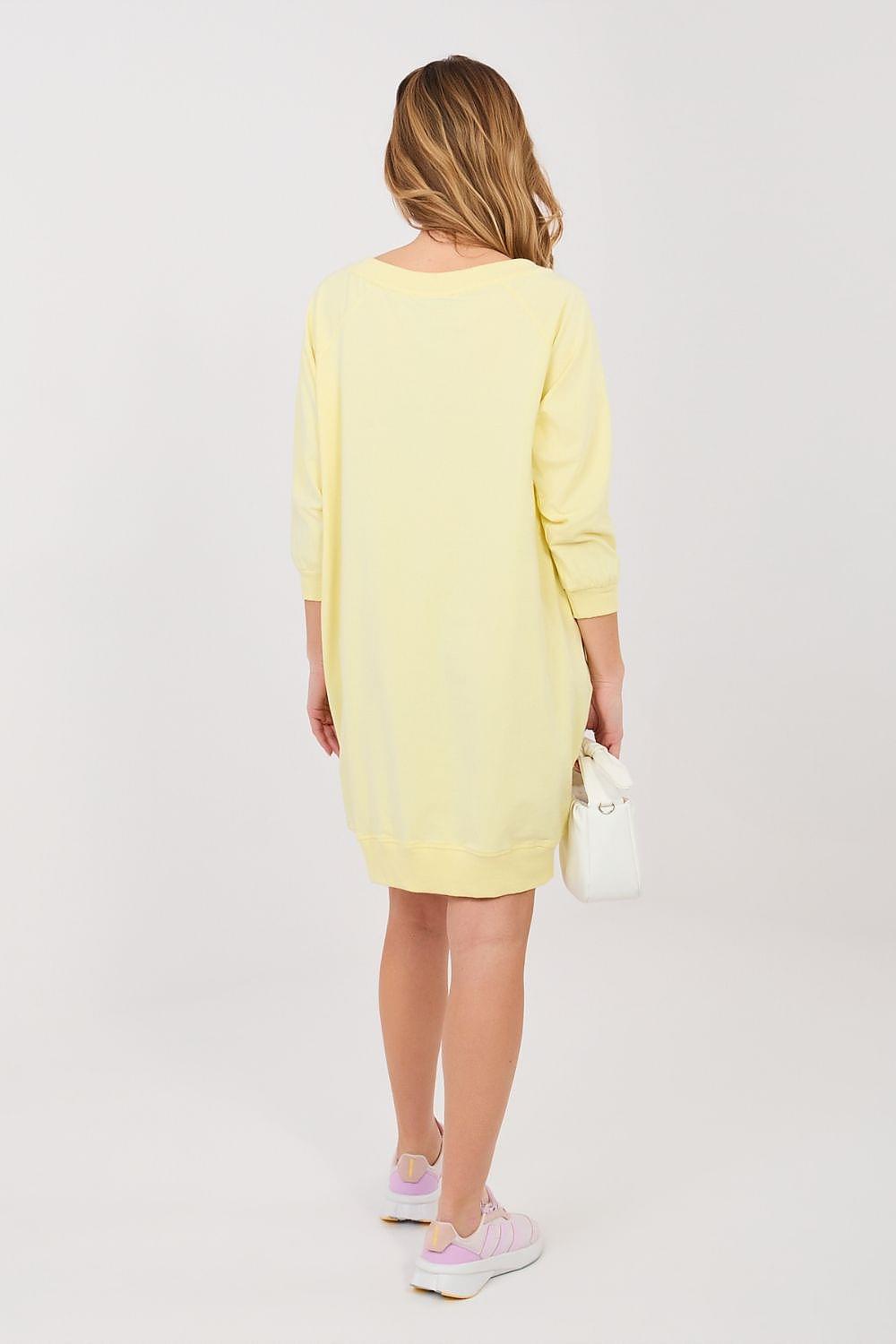 Yellow daydress from the back with V-neck and three-quarter sleeves, above-knee length.