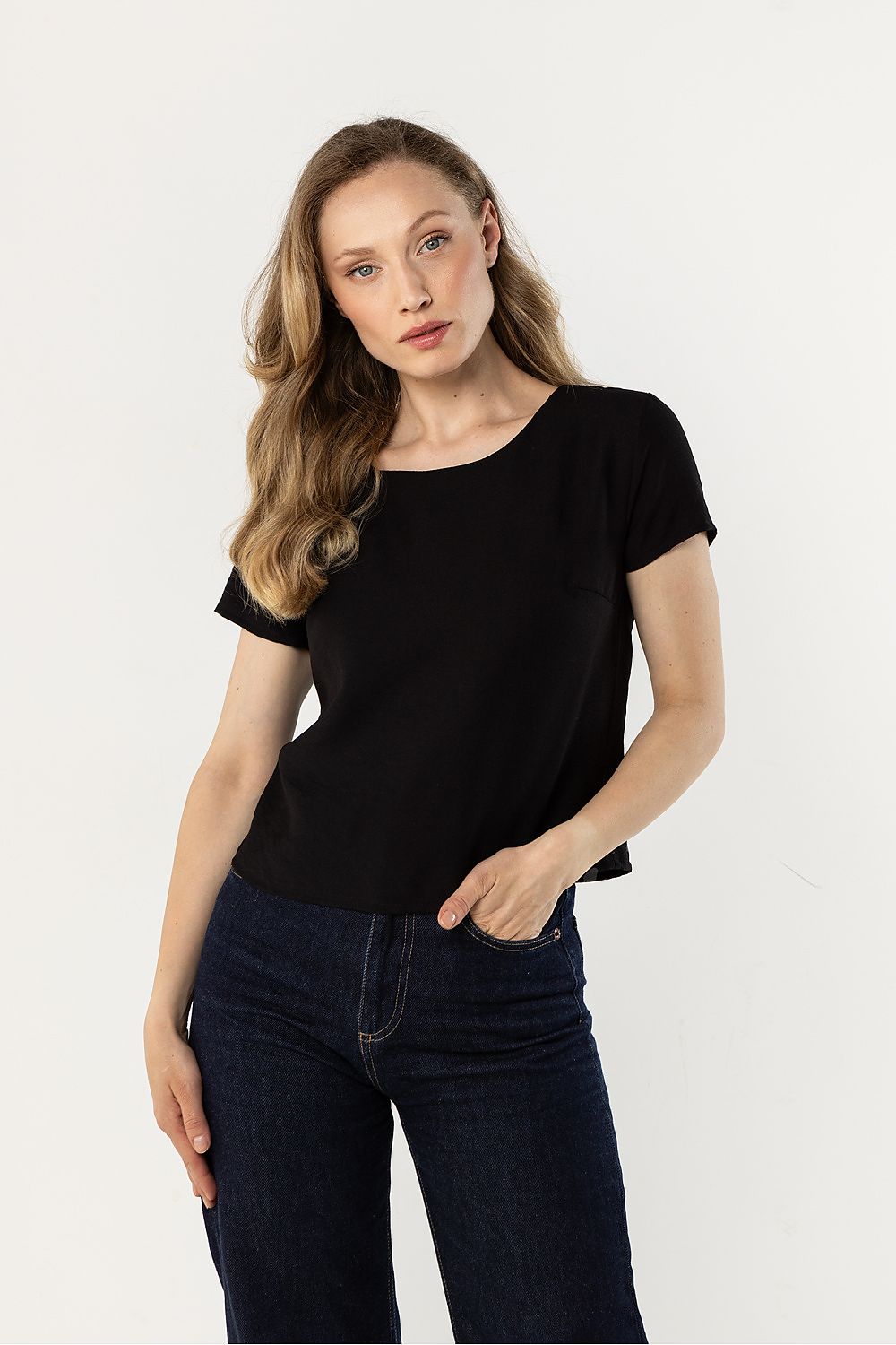 Black short-sleeve crewneck blouse with relaxed fit and straight hem