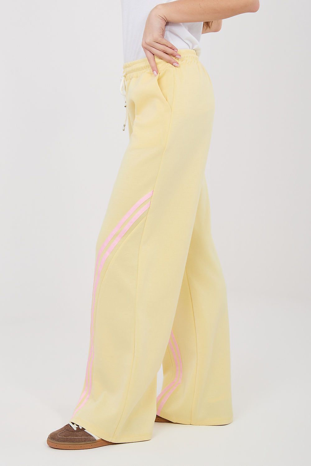 Tracksuit trousers, pale yellow wide-leg with pink side stripe and drawstring waist
