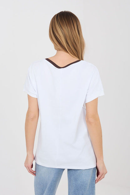 Back-view short-sleeve blouse in white with black V-neck trim and curved hem