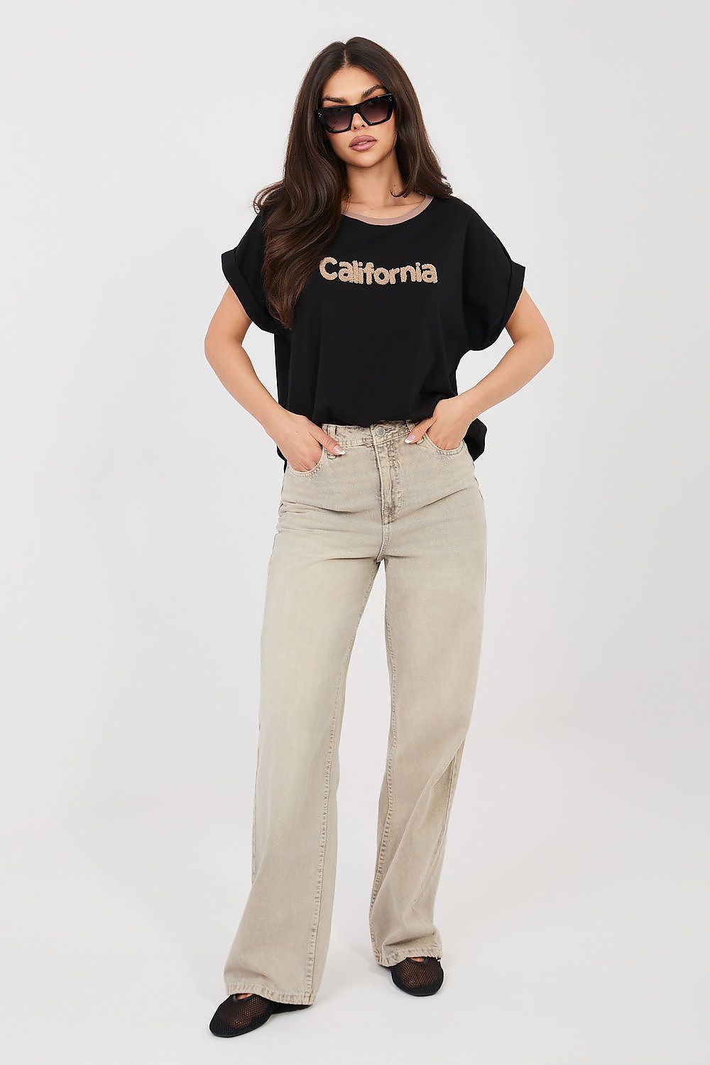 Black blouse with short sleeves and 'California' front graphic