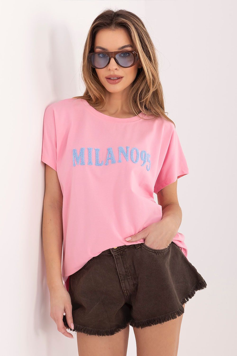 Pink T-shirt with gold MILANOS graphic print, short sleeves