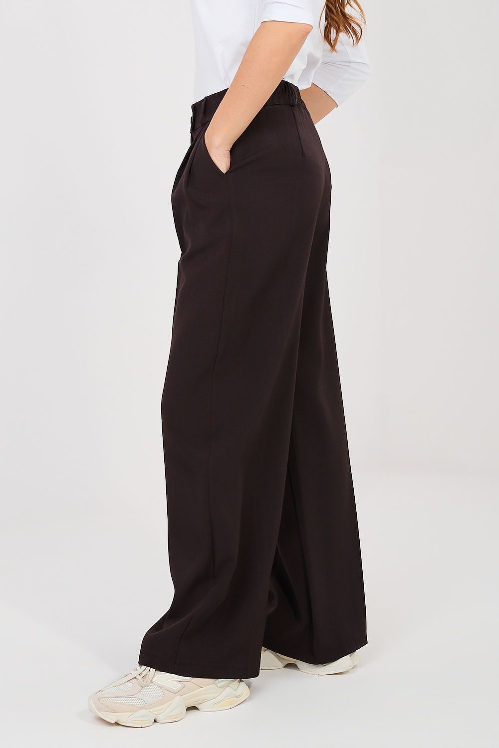 Women’s dark brown wide-leg trousers with side pleats and deep pockets