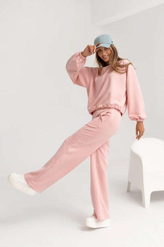 Pink sweatshirt and wide-leg pants set with cap and sneakers