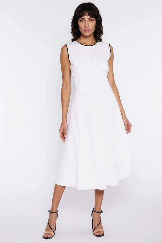 White daydress, sleeveless midi with round neckline and flared skirt