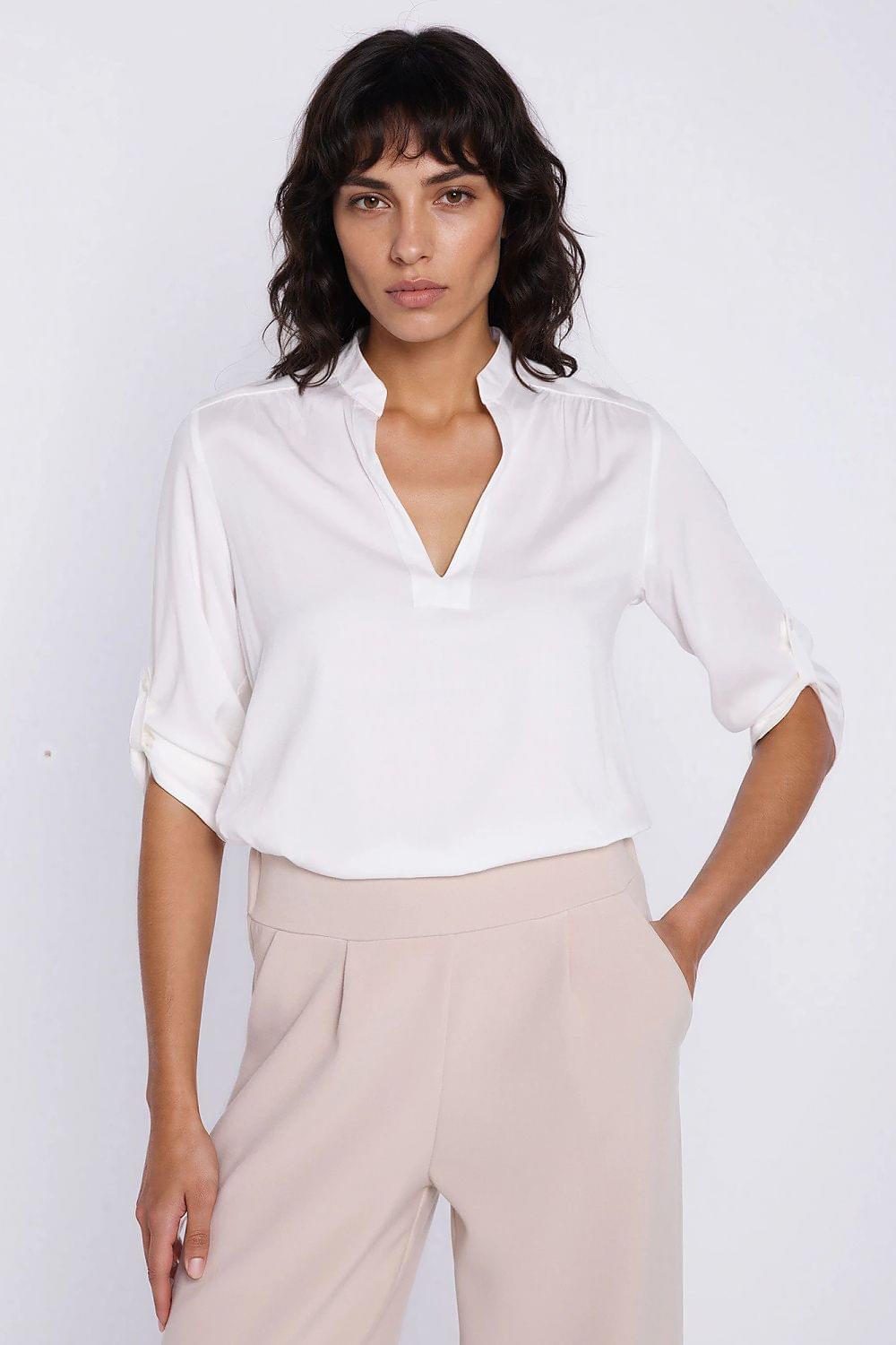 White blouse with V-neck and short sleeves, relaxed fit