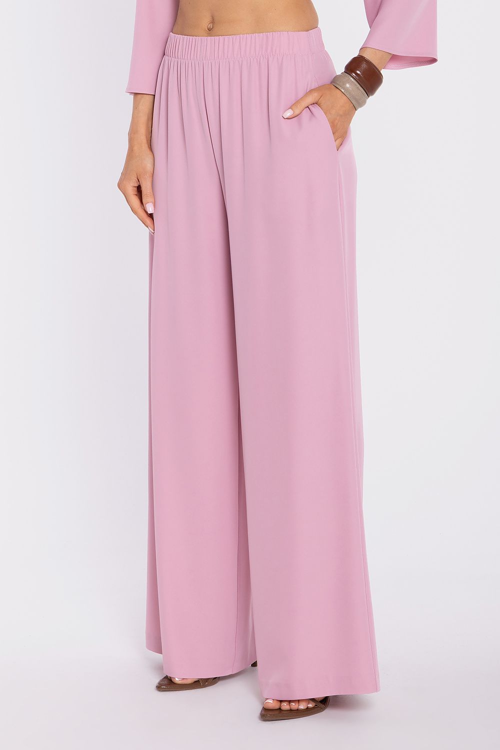 Women’s wide-leg trousers in soft pink, elastic waist and flowy drape.