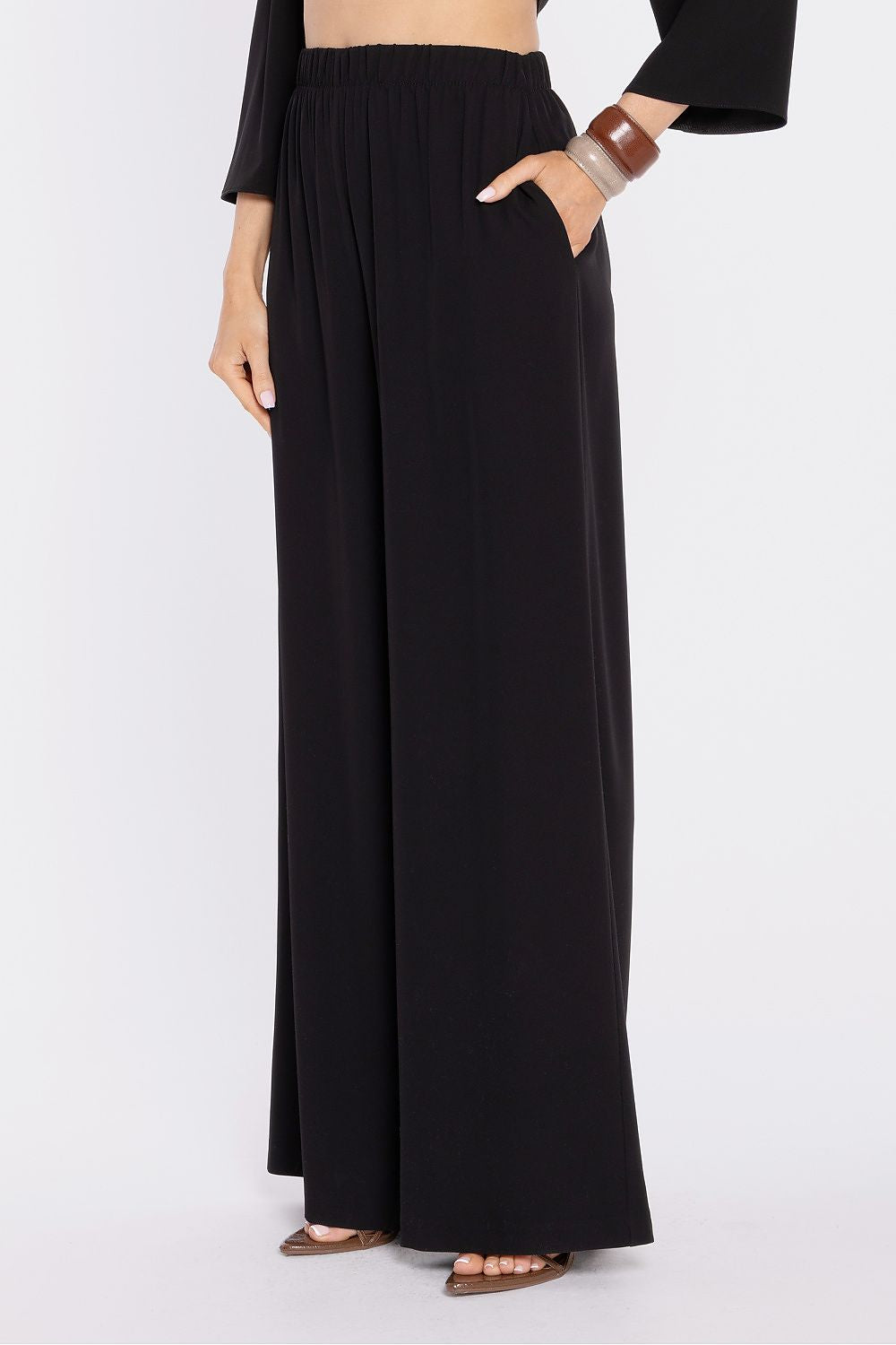 Women’s wide-leg trousers in black, elastic waist and full-length relaxed drape.