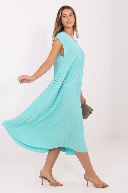 Rue Paris daydress in light blue, sleeveless crew neck, pleated midi length, side view