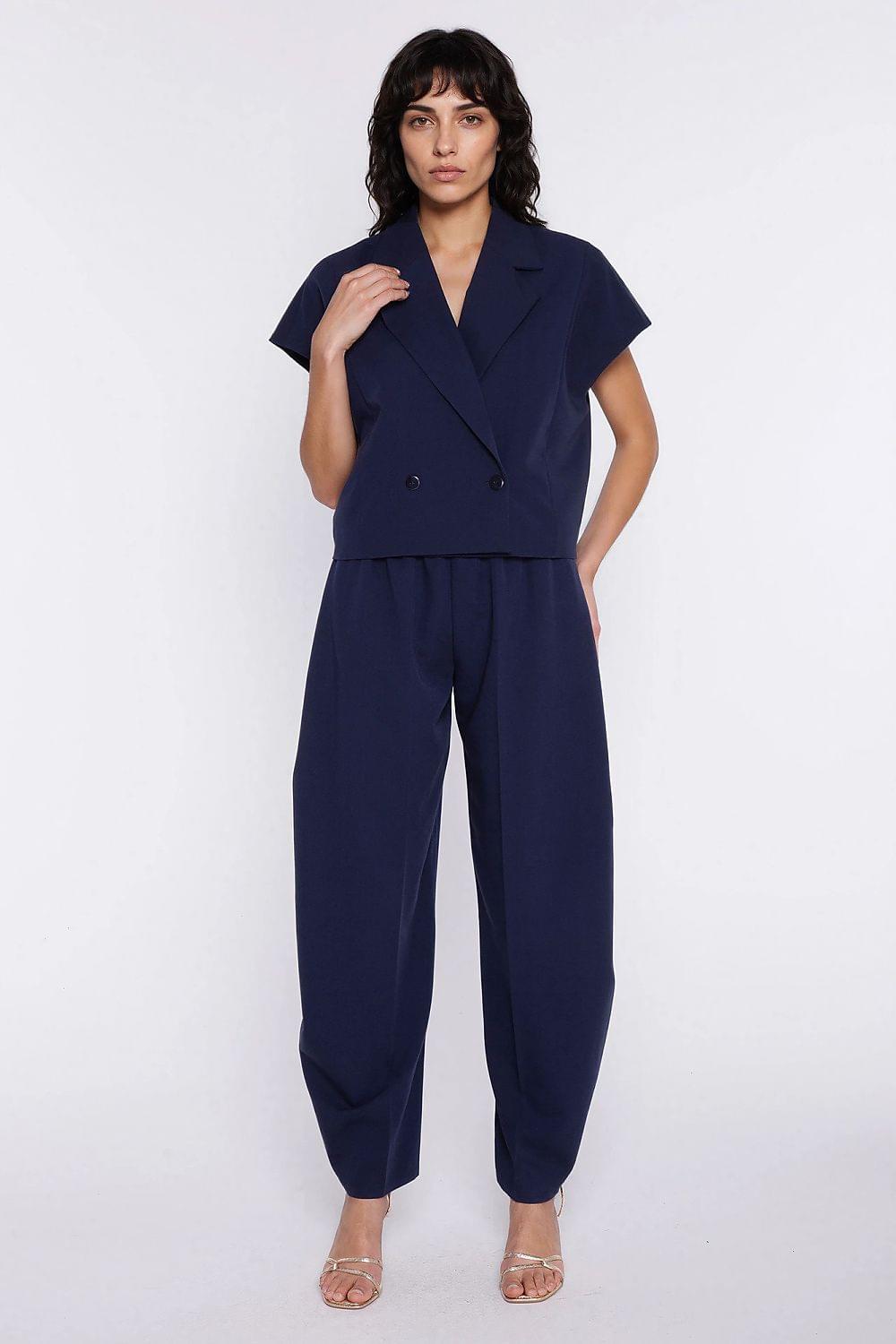 Women’s trousers by Nife in navy blue, elastic waist and tapered ankle fit, front view