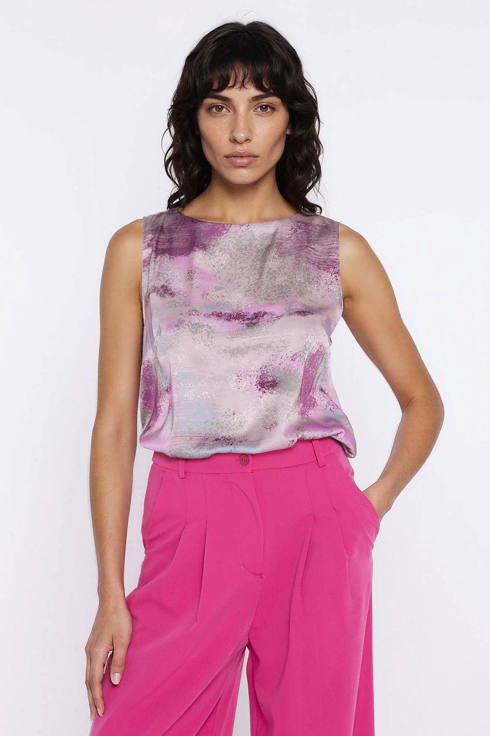 Nife blouse model 226426 sleeveless top with abstract pink and purple pattern