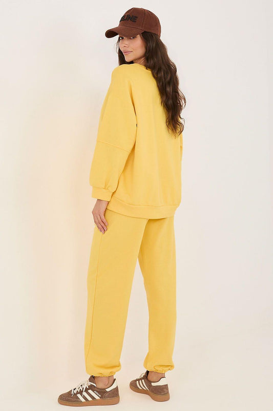 Rue Paris set model 226983 yellow sweatshirt and jogger pants, standing side