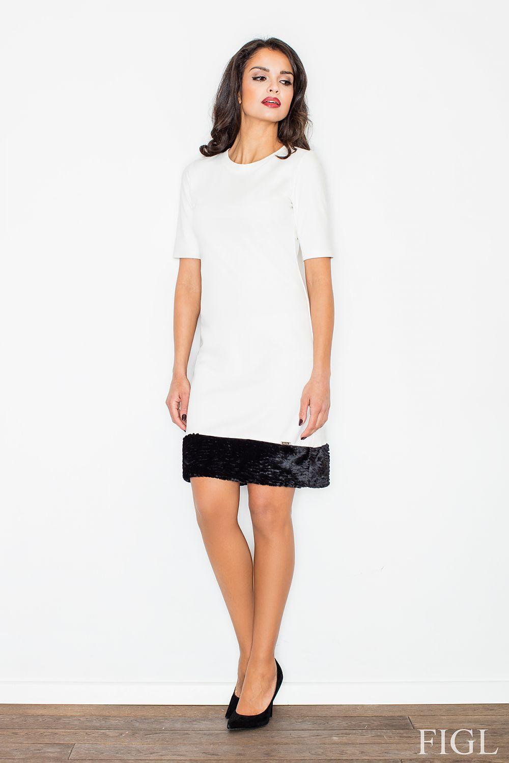 Light-colored short-sleeve daydress with black faux-fur hem trim