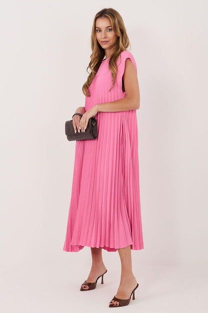 Rue Paris daydress in pink, sleeveless crew neck, pleated midi length, front view